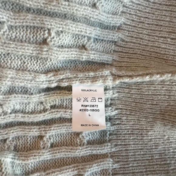 NWT Faux Fur Wrap Cardigan from On Blue - Size Large - Picture 6 of 6